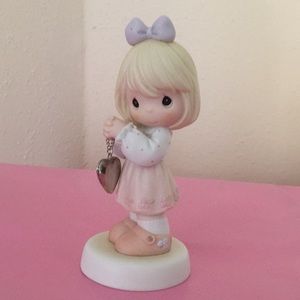 Precious Moments:Friends Are Held Within The Heart